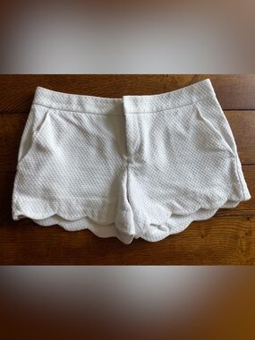 Club Monaco Scalloped Low-Rise Textured Shorts – White